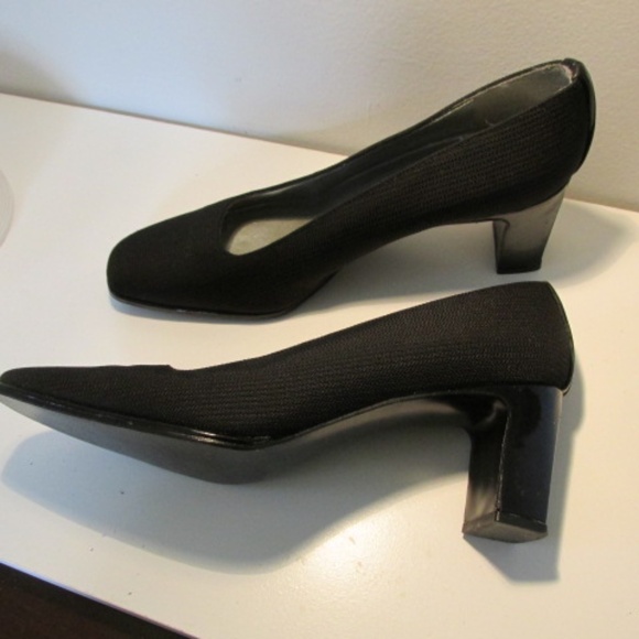 Stuart Weitzman Black Ballerina Pumps, Size 8.5C - Picture 3 of 8